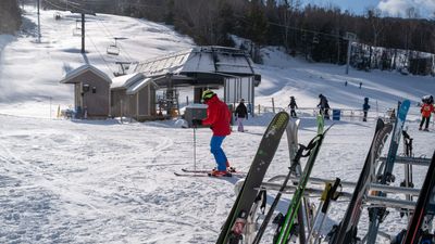 Another bad day for Vail Resorts: video shows skier on the ground after ski lift chair falls off at Attitash