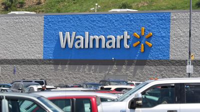 Walmart turns heads with major announcement, beats Amazon