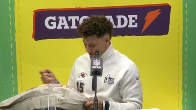 Patrick Mahomes Had Hilarious Reaction to Signing a Chiefs Fan’s Dad Bod Pillow