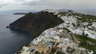 Thousands Leave As Fresh Tremors Shake Greece's Santorini