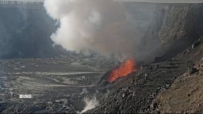 Hawaii volcano produces tall lava fountaining in latest episode of Kilauea eruption