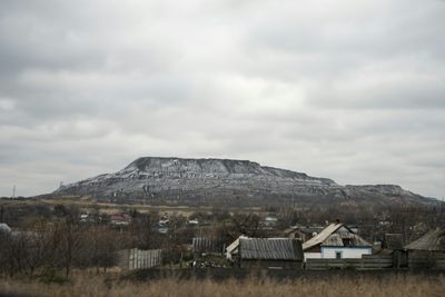 'Rare Earths' For Aid: Ukraine's Minerals Threatened By War