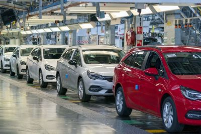 Demand for new cars falls by 2.5% in January