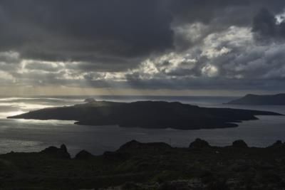 Santorini Earthquake Swarm Prompts Emergency Response