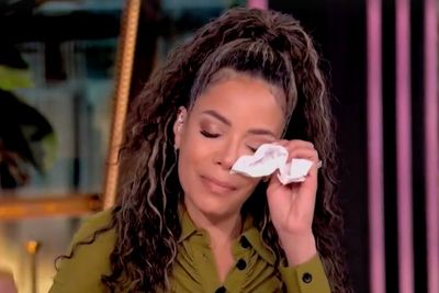 Sunny Hostin tearfully reveals aunt just died of heart attack during discussion about heart health on The View