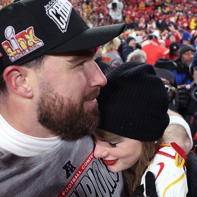 Travis Kelce's Five-Word Response to Taylor Swift Proposal Question Has Fans Buzzing