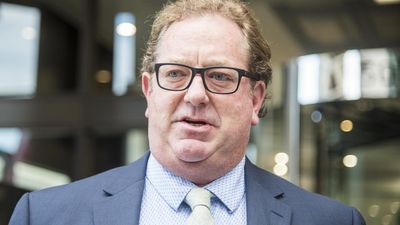'Aussie Trump': independent MP changes name in protest