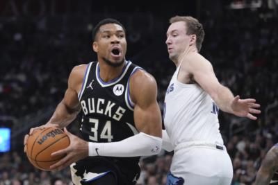 Giannis Antetokounmpo Sidelined Due To Calf Tightness