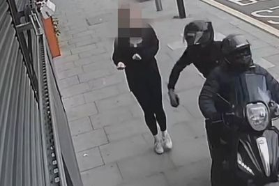 Police swoop as phones snatched in broad daylight on London streets