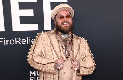 Teddy Swims' stylist issues apology over Grammy outfit after being accused of 'copying'