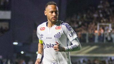 Vinicius Junior, Real Madrid Players React to Neymar's Santos Debut