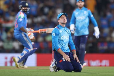 England lose again in India as mediocre batting proves costly