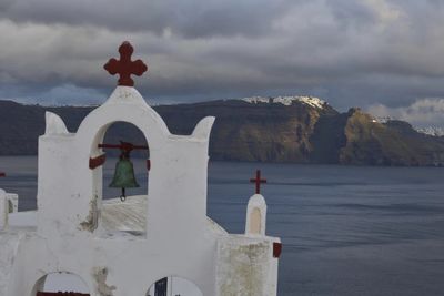 Santorini declares state of emergency as tremors shake Greek holiday island and residents evacuate