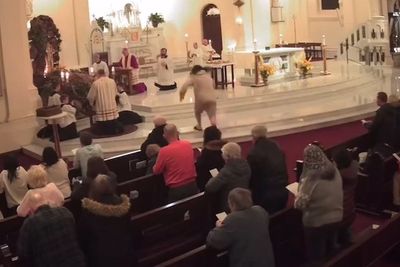 Moment Washington priest is attacked by ‘disturbed’ man during prayer service