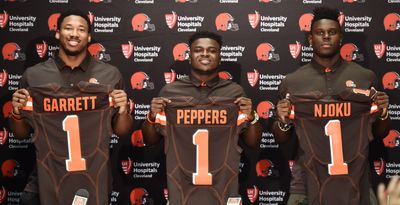 David Njoku makes shirtless plea for Myles Garrett to stay