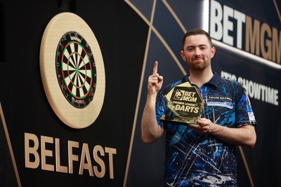 Premier League Darts: Luke Humphries wins opening night after Michael van Gerwen beats Luke Littler in epic