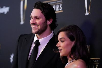 Buffalo Bills quarterback Josh Allen, actor Hailee Steinfeld walk red carpet at NFL Honors