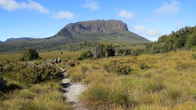 Blazes continue to cause closure of popular hike track