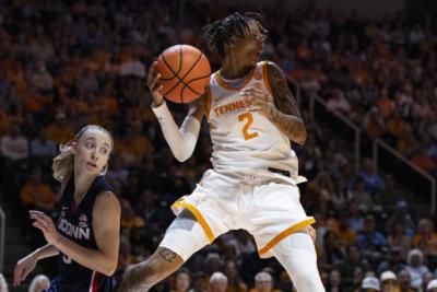 Tennessee Upsets Uconn In Thrilling 80-76 Victory