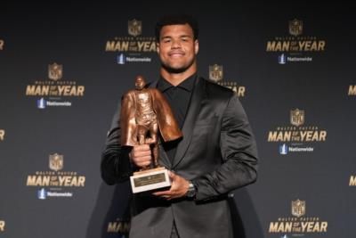 Arik Armstead Named Walter Payton Man Of The Year