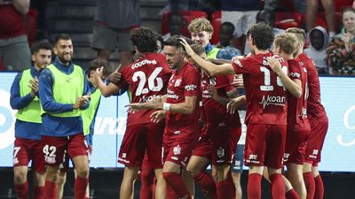 Reds keep heat on leaders Auckland after Veart pep talk