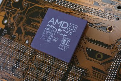 3 Reasons to Treat AMD's Drop as an Entry Opportunity