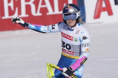 Lindsey Vonn Returns To Ski Racing At Age 40