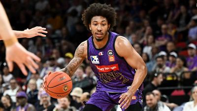 Kings star Adams free to play despite ugly eye poke