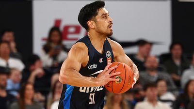 Melbourne United lock down second with win over Phoenix