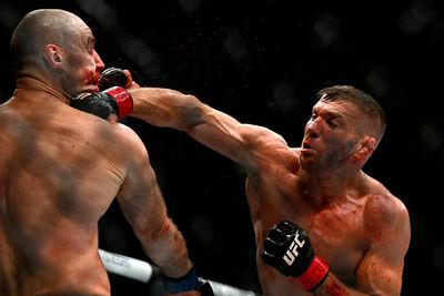 Dricus Du Plessis bludgeons Sean Strickland to end rivalry in UFC 312 rematch