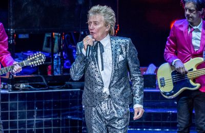 Rod Stewart to bring out old friend at Glastonbury