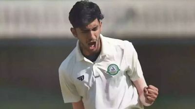 Aditya Thakare grabs four as TN reeling at 159/6 against Vidarbha in Ranji quarterfinal