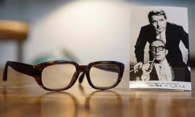 ‘Best of the best’: Robbie Williams buys Eric Morecambe’s glasses for £20,000