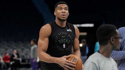 Bucks' Giannis Antetokounmpo to Miss 'Weeks' With Calf Strain