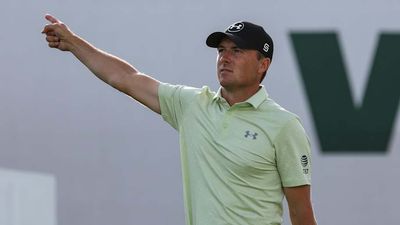 Jordan Spieth Hits Lefty Shot With Putter for Unreal Par Save