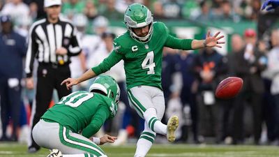 Cameras Catch Eagles Kicker Jake Elliott Warming Up for Super Bowl Hours Early