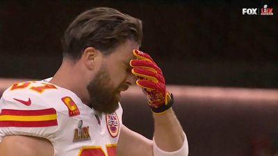 Patrick Mahomes, Travis Kelce Had Short Pep Talk on Sidelines After Brutal Pick-Six