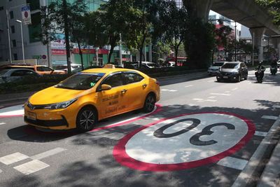 Bangkok slow to enforce new speed limit