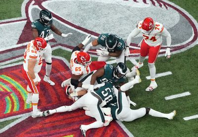 Eagles generated 16 pressures, 6 sacks in Super Bowl LIX without blitzing Chiefs