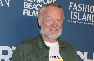 Jared Harris annoys his wife by quoting Hamlet