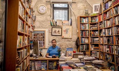 Israeli police raid Jerusalem bookshops and arrest Palestinian owners