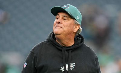 Eagles’ Vic Fangio cements a legendary career with a defensive clinic in the Super Bowl