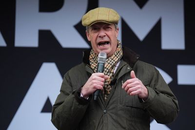 Persistent and peaceful campaigning by farmers ‘could get change’, says Farage