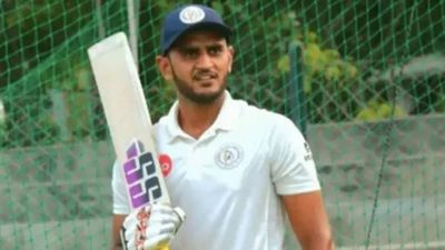 Gujarat inch closer to Ranji semis with big first-innings lead against Saurashtra