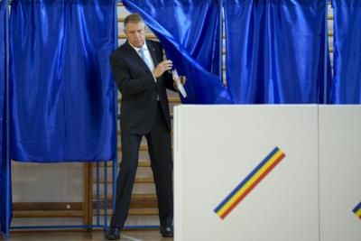 Romanian President Klaus Iohannis Resigns Amid Populist Pressure