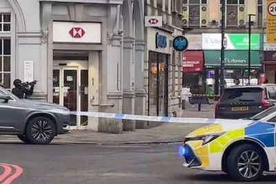 Lewisham: Armed stand-off after man seen brandishing knife out of HSBC building window