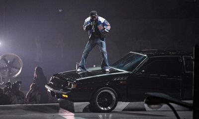 Kendrick Lamar’s bootcut jeans steal Super Bowl half-time show