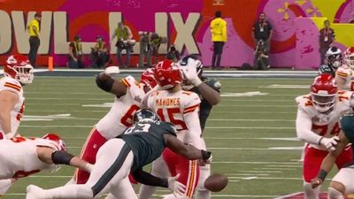 Cameras Caught Eagles DT Hitting Patrick Mahomes So Hard in Face With No Call