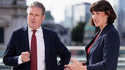 Labour Civil War Erupts as Keir Starmer and Rachel Reeves Face Backlash Over Oil Refinery Jobs