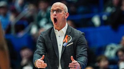 Dan Hurley Gives Dismissive Response to UConn Falling Out of AP Poll